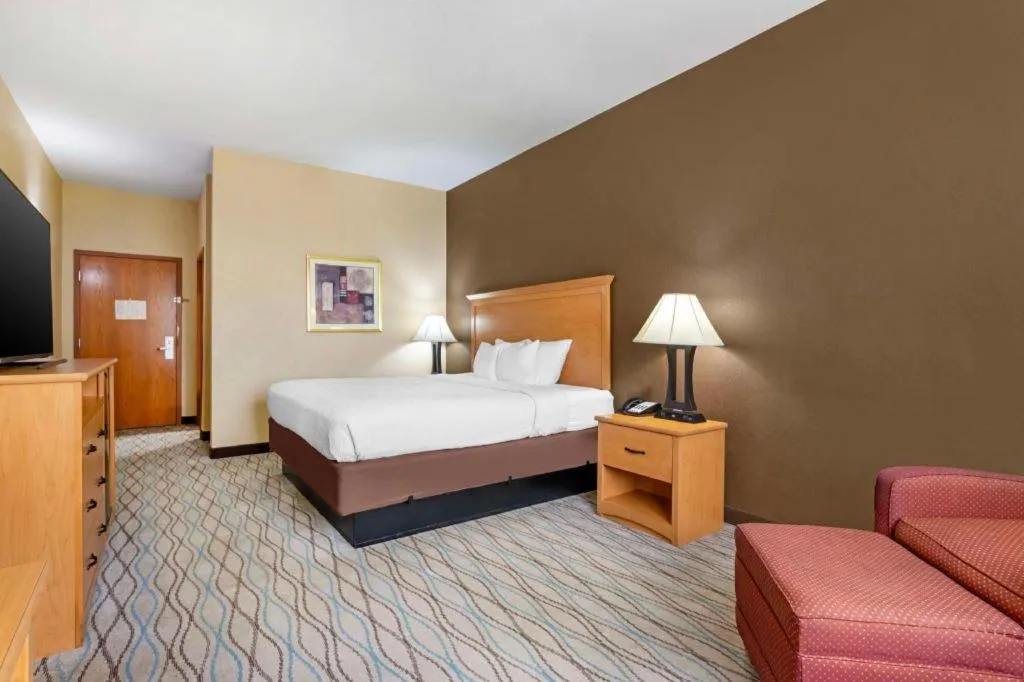 Bed in Best Western Locust Grove Inn & Suites
