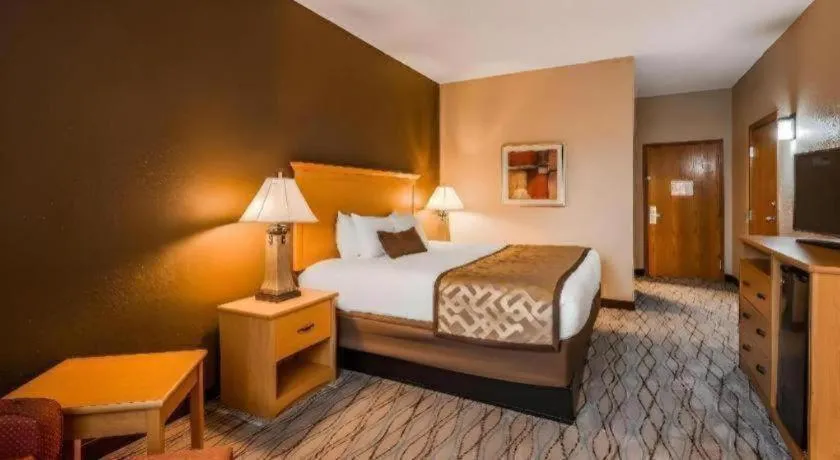 Bed in Best Western Locust Grove Inn & Suites