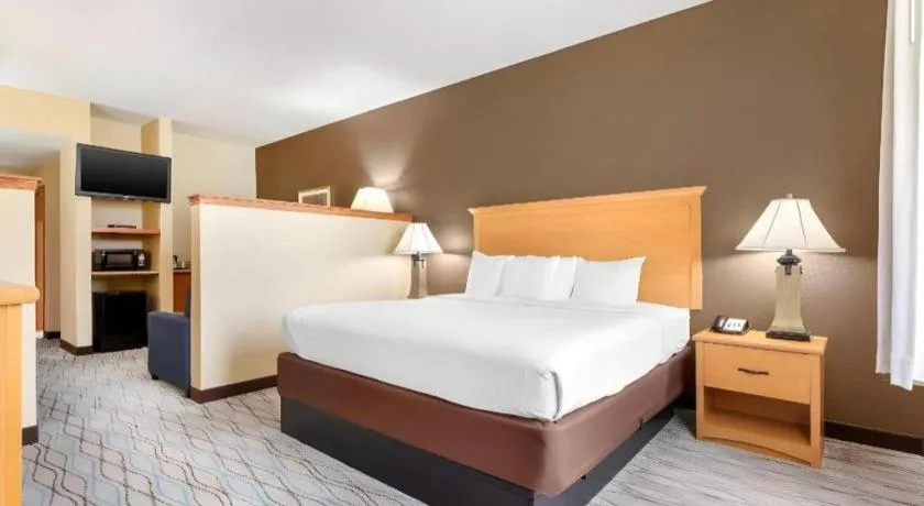 Bed in Best Western Locust Grove Inn & Suites