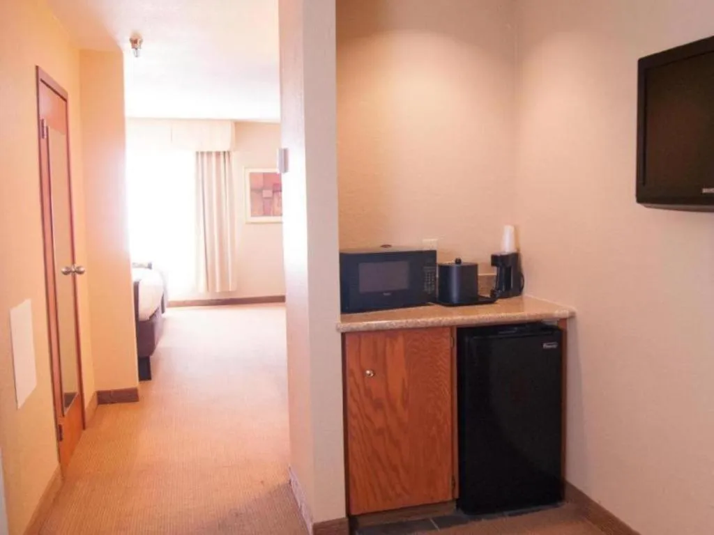 Best Western Locust Grove Inn & Suites