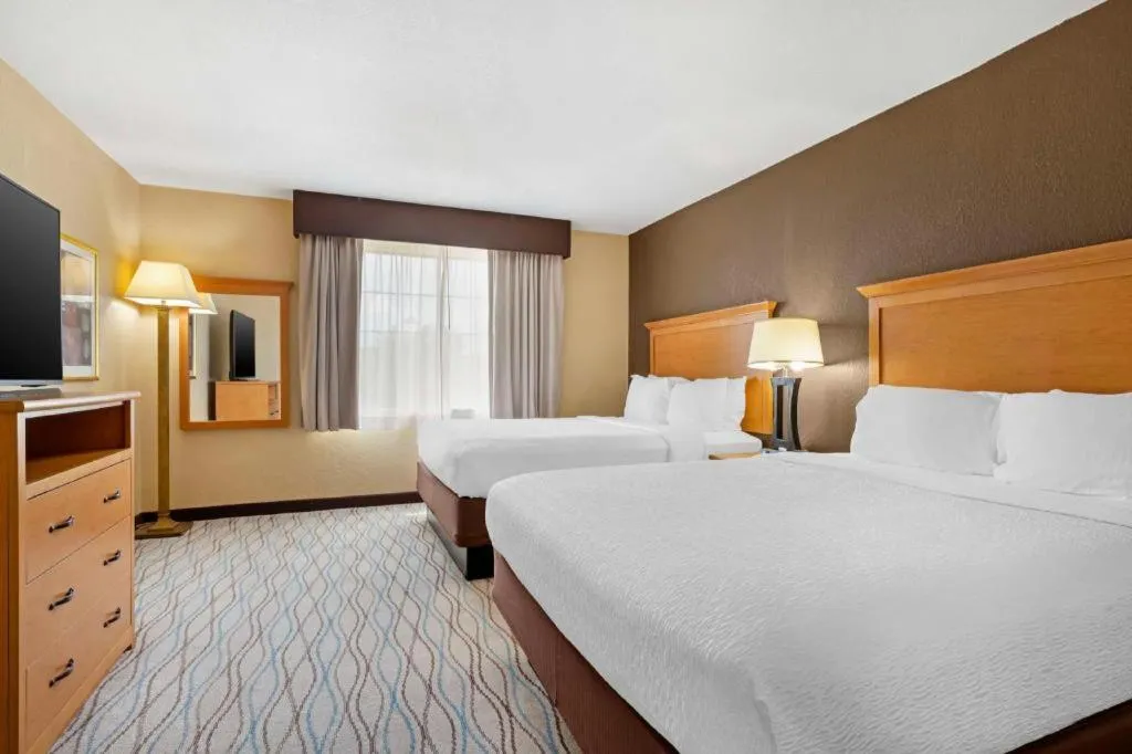 Bed in Best Western Locust Grove Inn & Suites