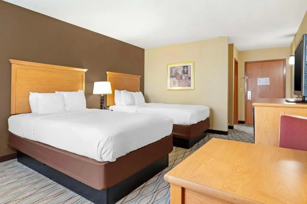 Bed in Best Western Locust Grove Inn & Suites