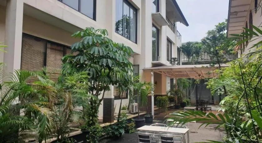 Arimbi Pejaten Suites