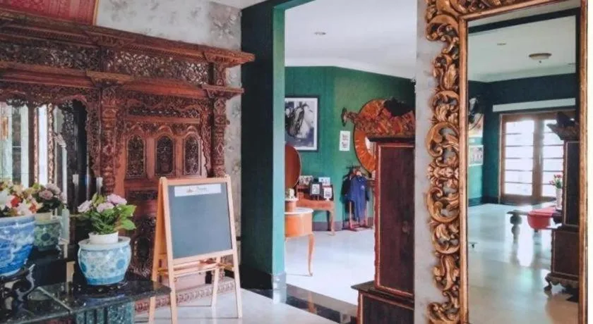 Arimbi Pejaten Suites