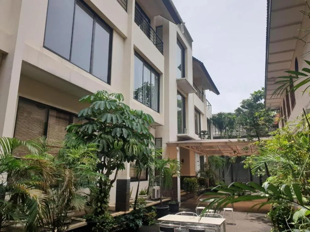 Arimbi Pejaten Suites