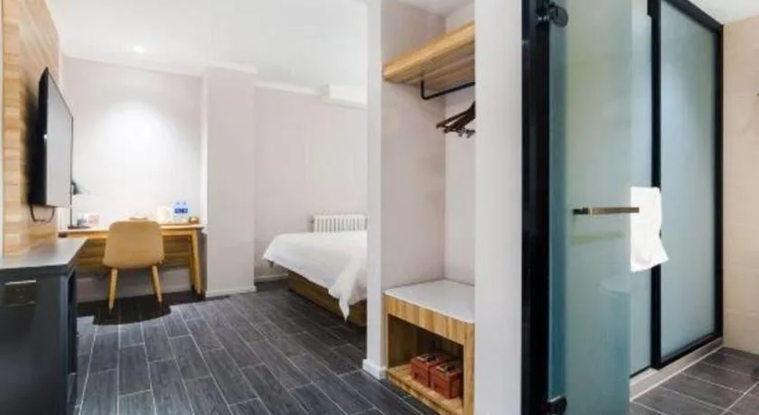 Bed in Hanting Premium Hotel Beijing Wudaokou East Gate of Tsinghua