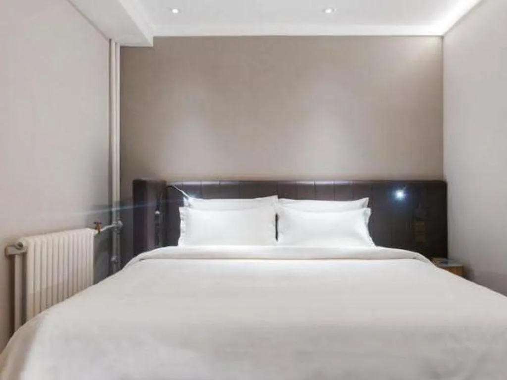 Bed in Hanting Premium Hotel Beijing Wudaokou East Gate of Tsinghua