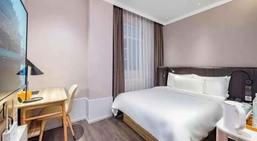Bed in Hanting Premium Hotel Beijing Wudaokou East Gate of Tsinghua
