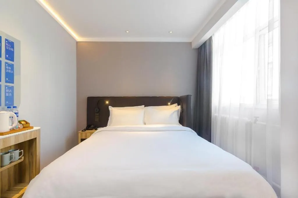 Bed in Hanting Premium Hotel Beijing Wudaokou East Gate of Tsinghua