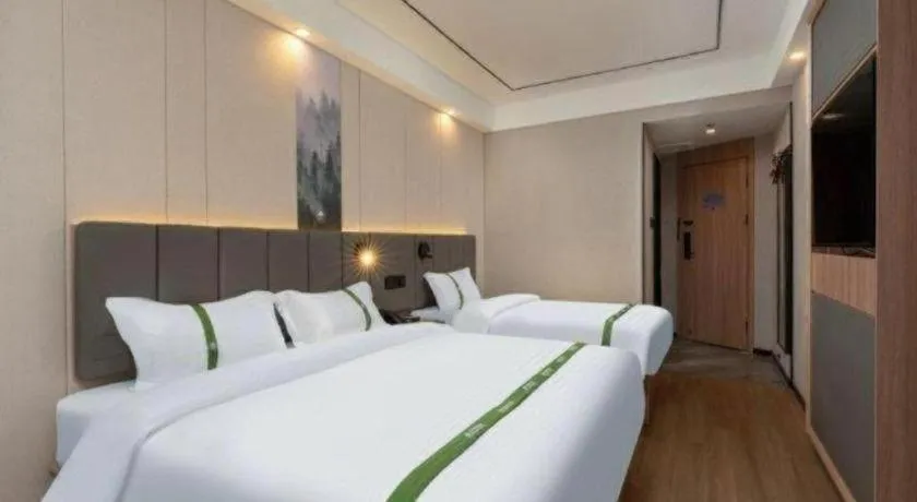 Bed in GreenTree Inn Jinan Quancheng Hotel