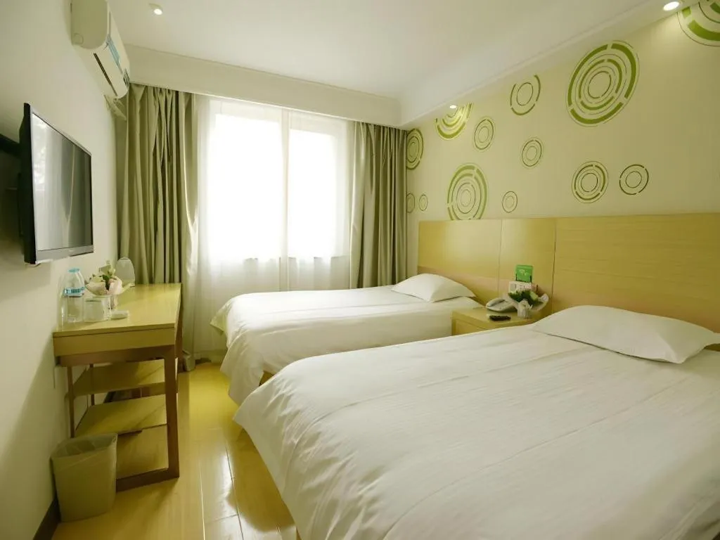 Bed in GreenTree Inn Jinan Quancheng Hotel