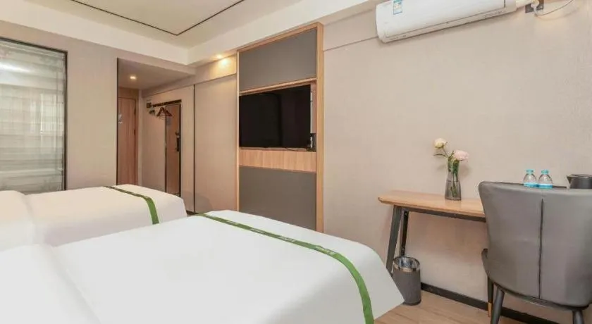 Bed in GreenTree Inn Jinan Quancheng Hotel