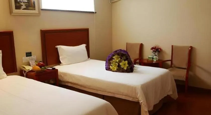 Bed in GreenTree Inn Jinan Quancheng Hotel
