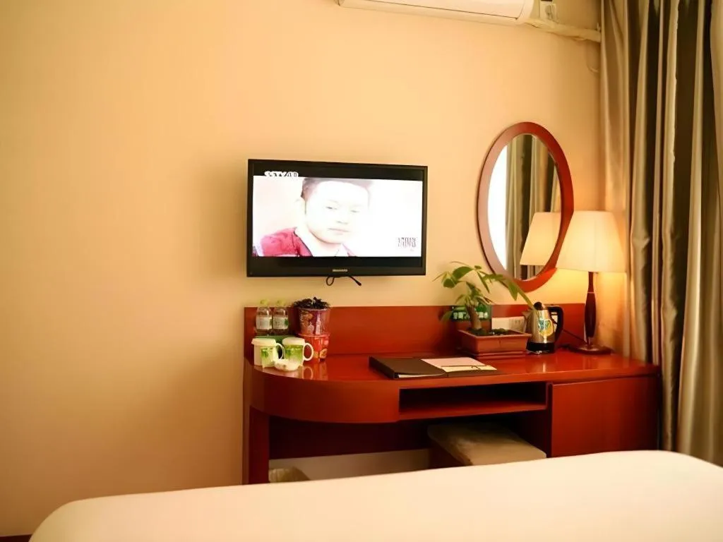 Bed in GreenTree Inn Jinan Quancheng Hotel