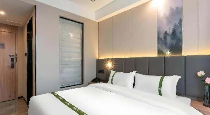 Bed in GreenTree Inn Jinan Quancheng Hotel