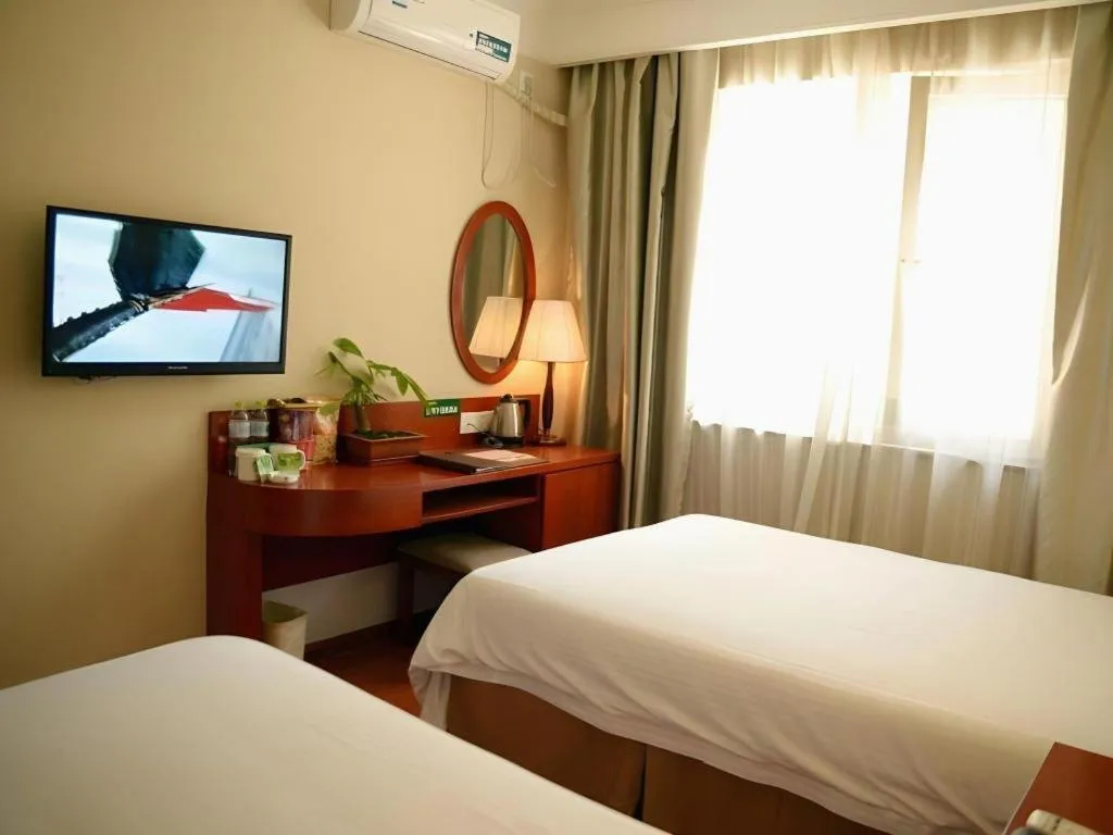 Bed in GreenTree Inn Jinan Quancheng Hotel
