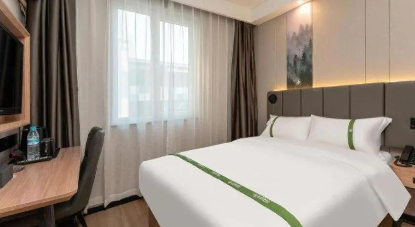 Bed in GreenTree Inn Jinan Quancheng Hotel