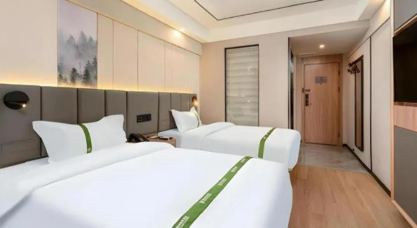 Bed in GreenTree Inn Jinan Quancheng Hotel