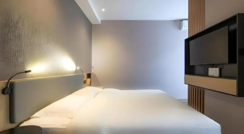 Bed in GreenTree Inn JiangSu NanJing South Railway Station South Square Express Hotel