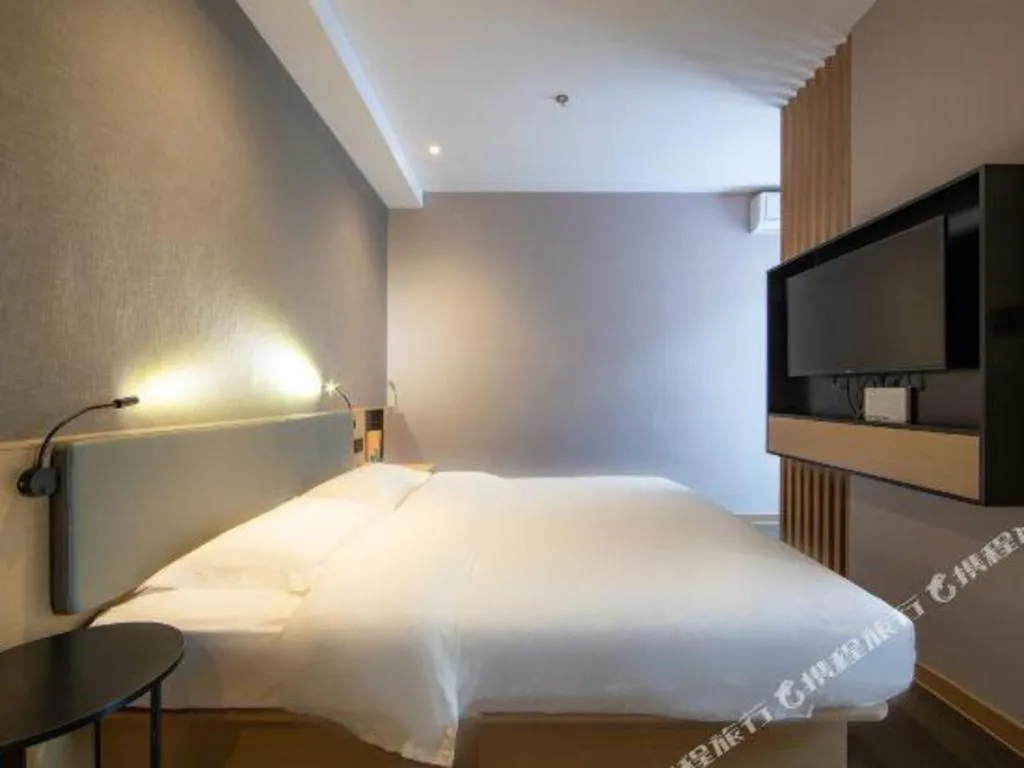 Bed in GreenTree Inn JiangSu NanJing South Railway Station South Square Express Hotel