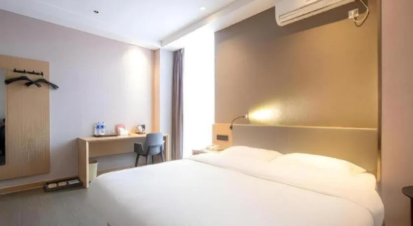 Bed in GreenTree Inn JiangSu NanJing South Railway Station South Square Express Hotel