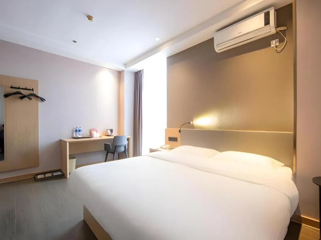Bed in GreenTree Inn JiangSu NanJing South Railway Station South Square Express Hotel