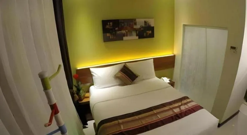 Bed in Biz Boulevard Hotel
