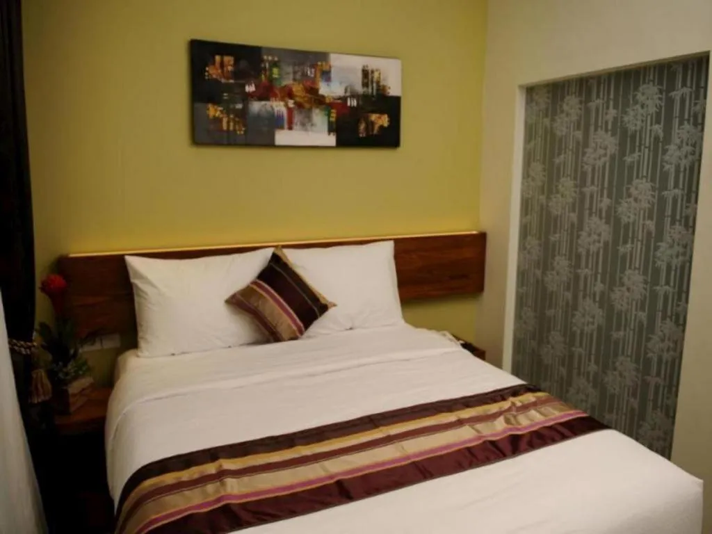 Bed in Biz Boulevard Hotel