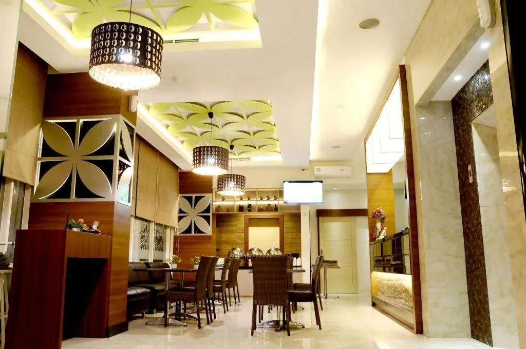 Biz Boulevard Hotel