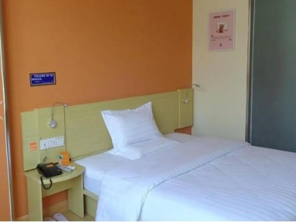 Bed in 7 Days Inn Zibo Linzi District Tianqi Road Qina Studio