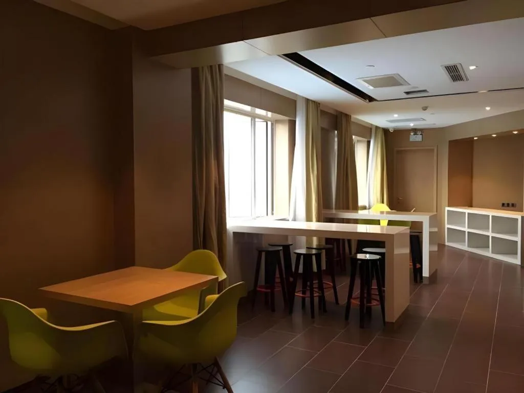 IU Hotel Tianjin Tianta Scenic Spot Wujiayao Metro Station