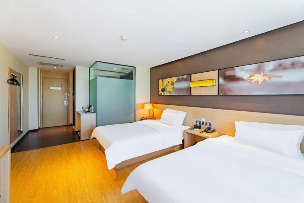 Bed in IU Hotel Tianjin Tianta Scenic Spot Wujiayao Metro Station