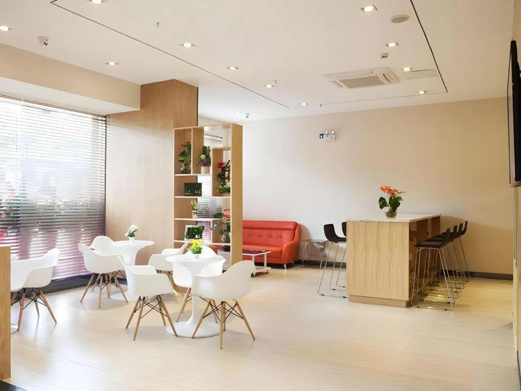 IU Hotel Tianjin Tianta Scenic Spot Wujiayao Metro Station