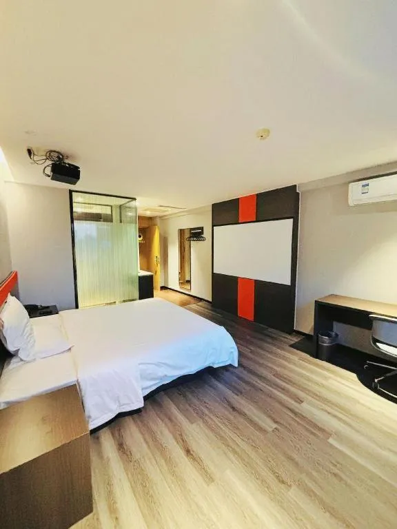 Bed in IU Hotel Tianjin Tianta Scenic Spot Wujiayao Metro Station