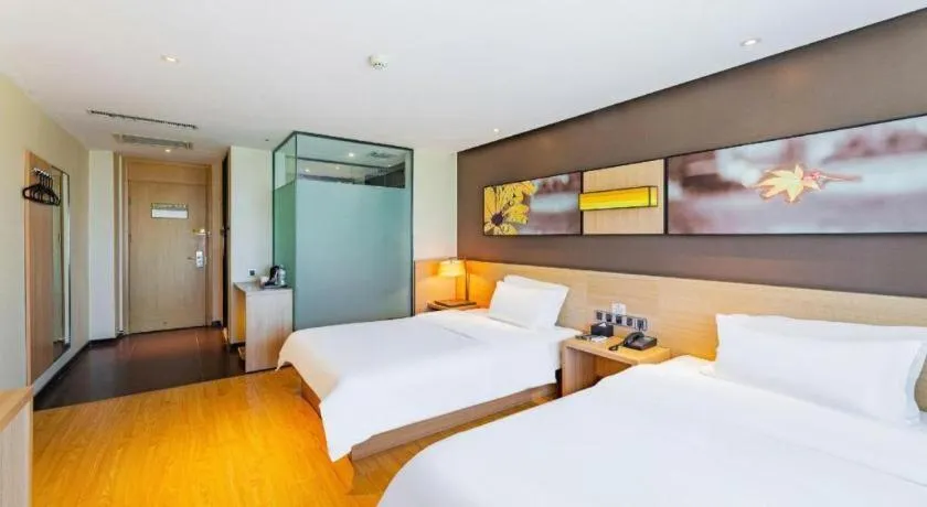 Bed in IU Hotel Tianjin Tianta Scenic Spot Wujiayao Metro Station