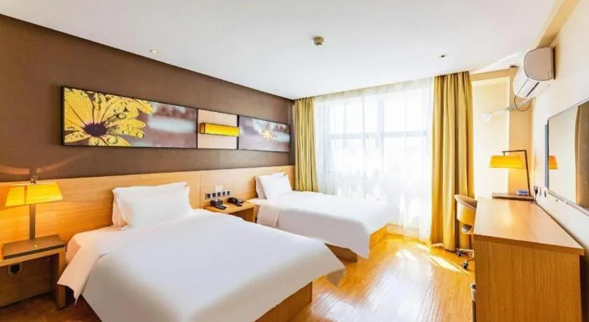 Bed in IU Hotel Tianjin Tianta Scenic Spot Wujiayao Metro Station