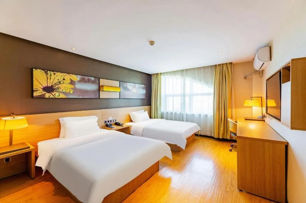 Bed in IU Hotel Tianjin Tianta Scenic Spot Wujiayao Metro Station