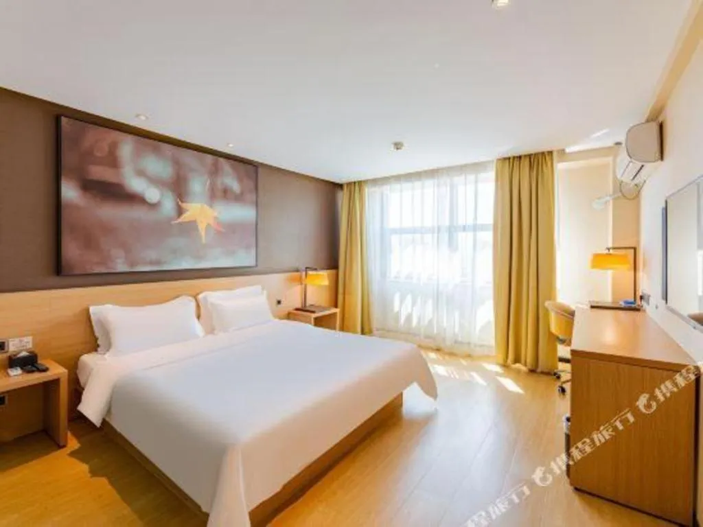 Bed in IU Hotel Tianjin Tianta Scenic Spot Wujiayao Metro Station