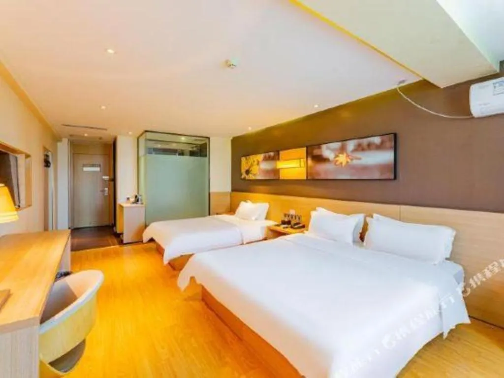 Bed in IU Hotel Tianjin Tianta Scenic Spot Wujiayao Metro Station