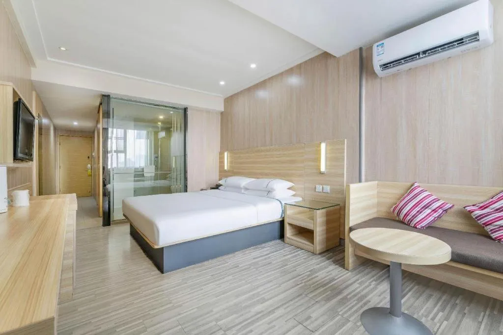 Bed in City Comfort Inn Guangzhou Jiaokou Metro Station