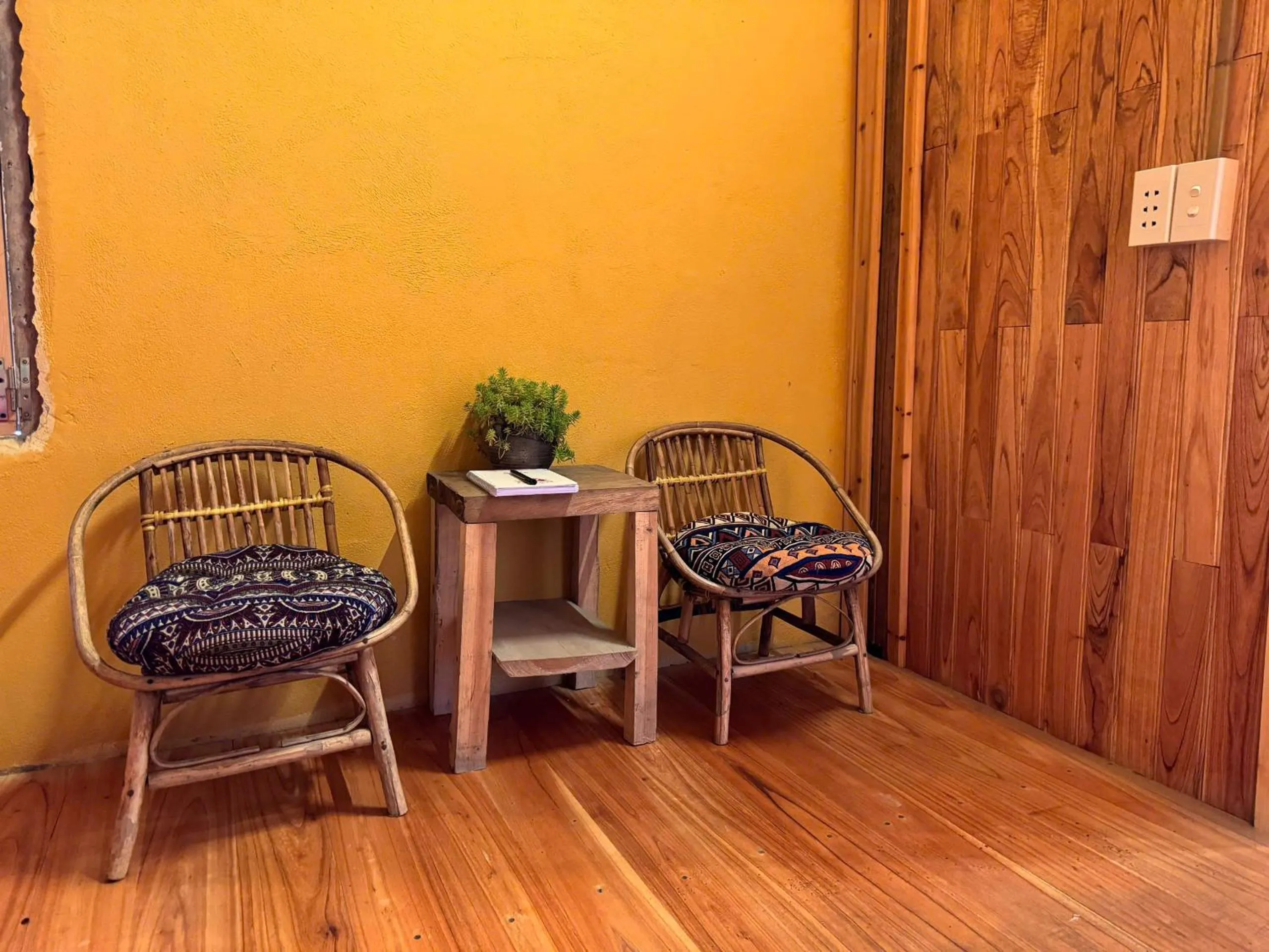 Seating area in MOTOGO Home