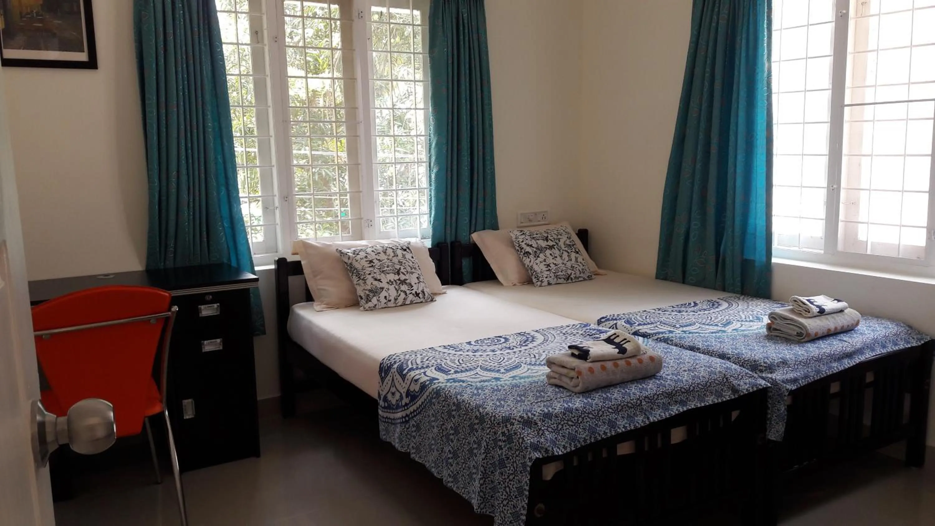 Photo of the whole room, Bed in The Pod Cochin Homestay