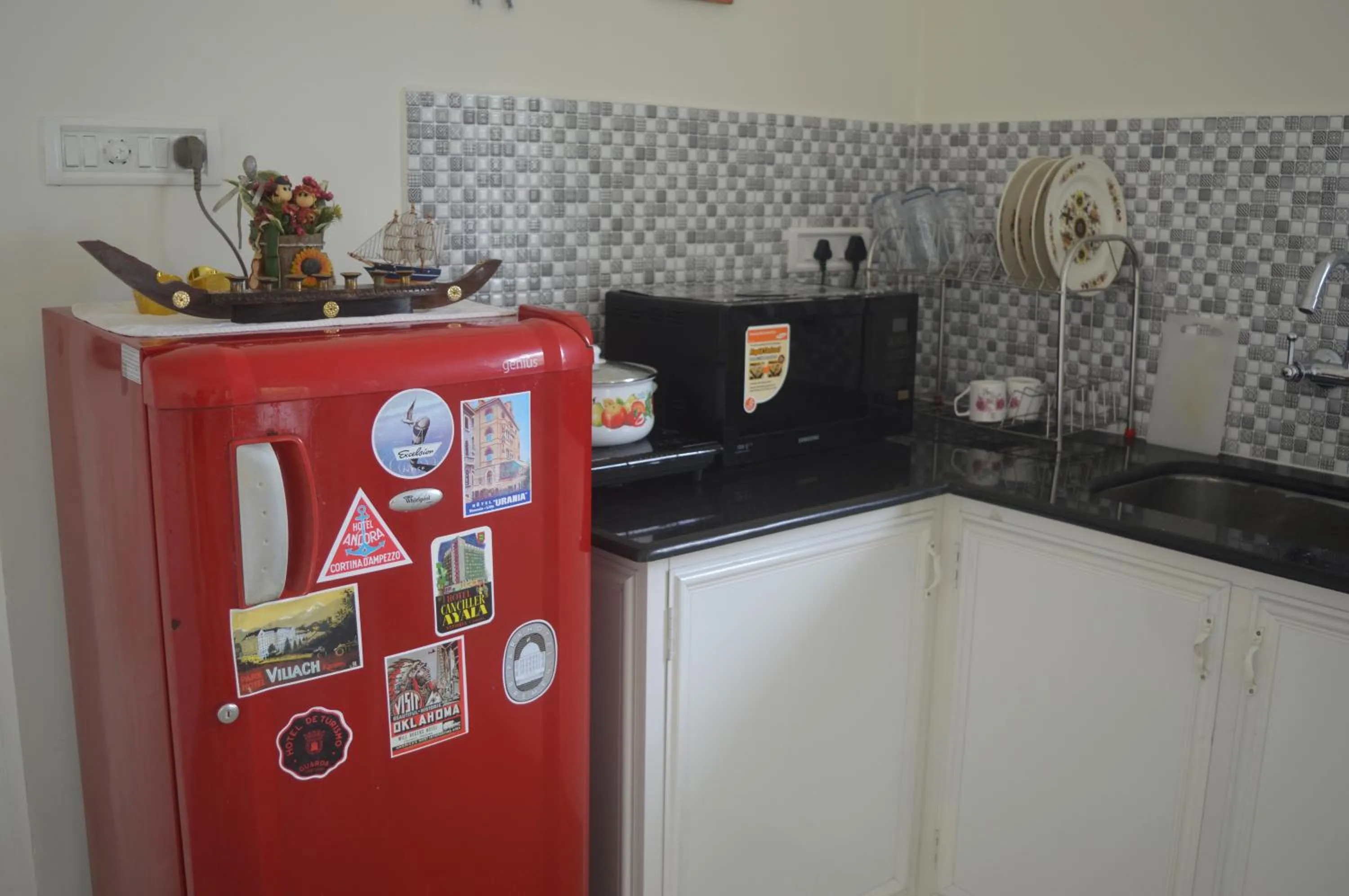 Communal kitchen in The Pod Cochin Homestay