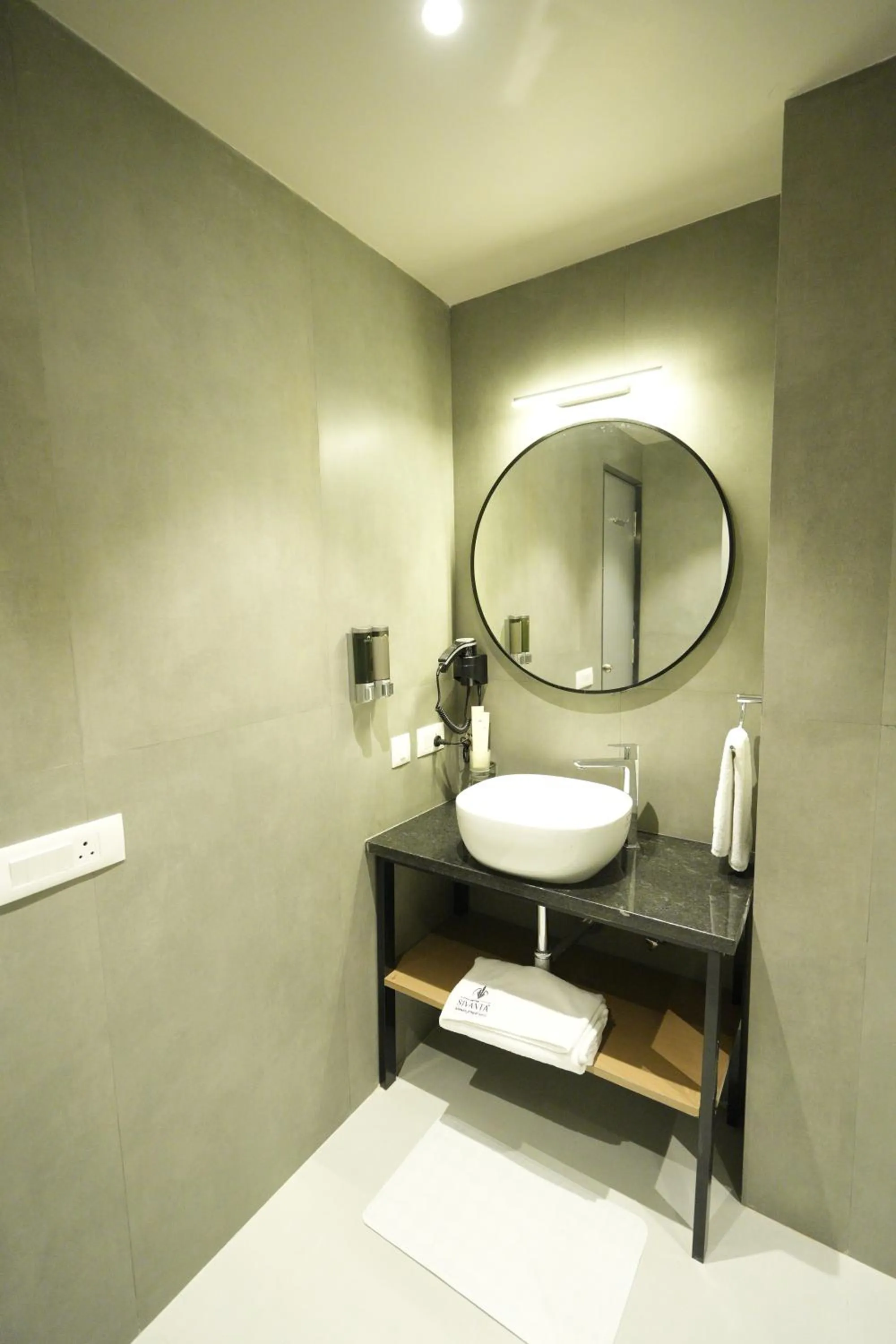 Toilet in SIVANTA by BOMBAY GROUP OF HOTELS NAGPUR