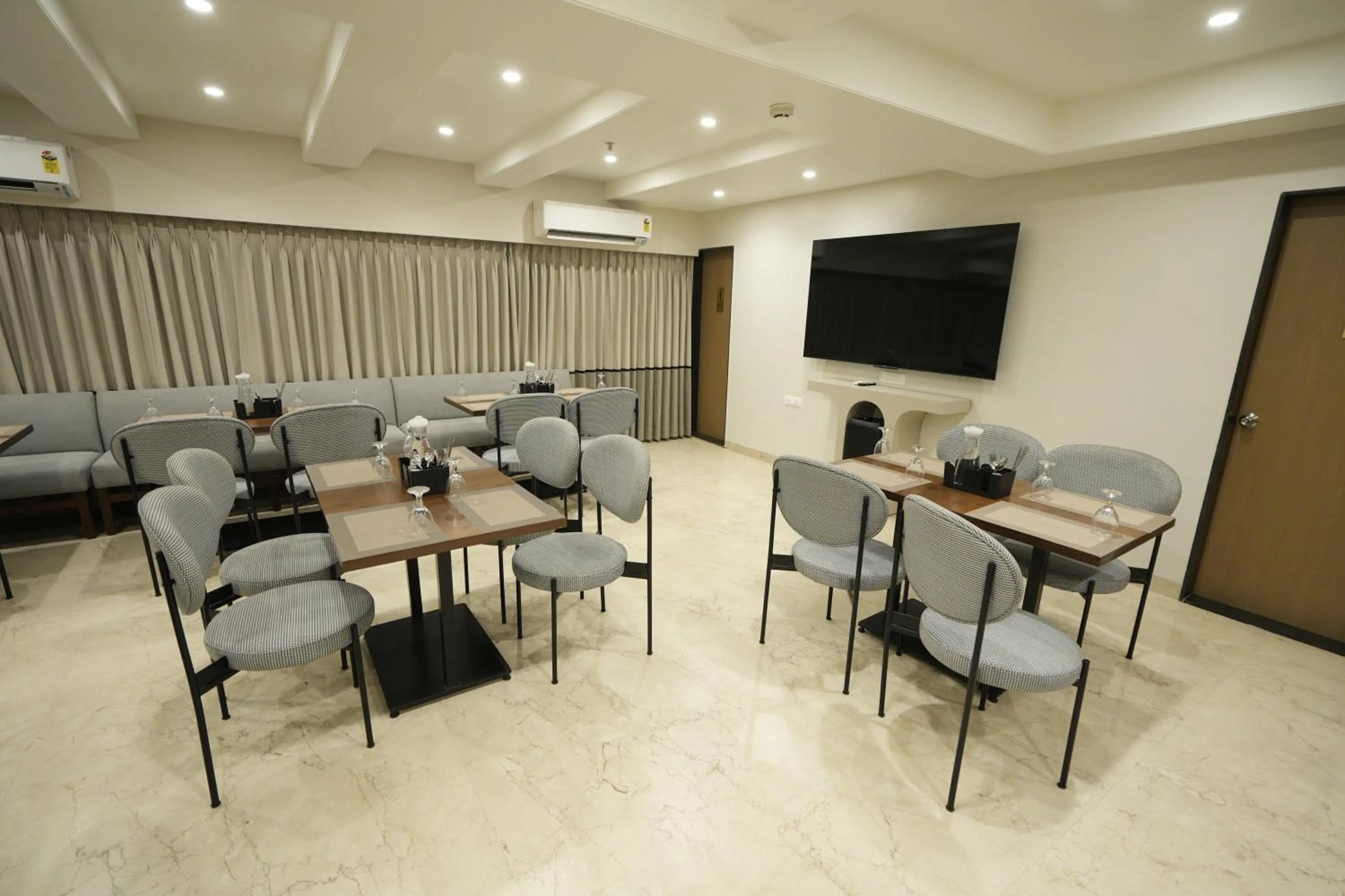 Restaurant/places to eat in SIVANTA by BOMBAY GROUP OF HOTELS NAGPUR