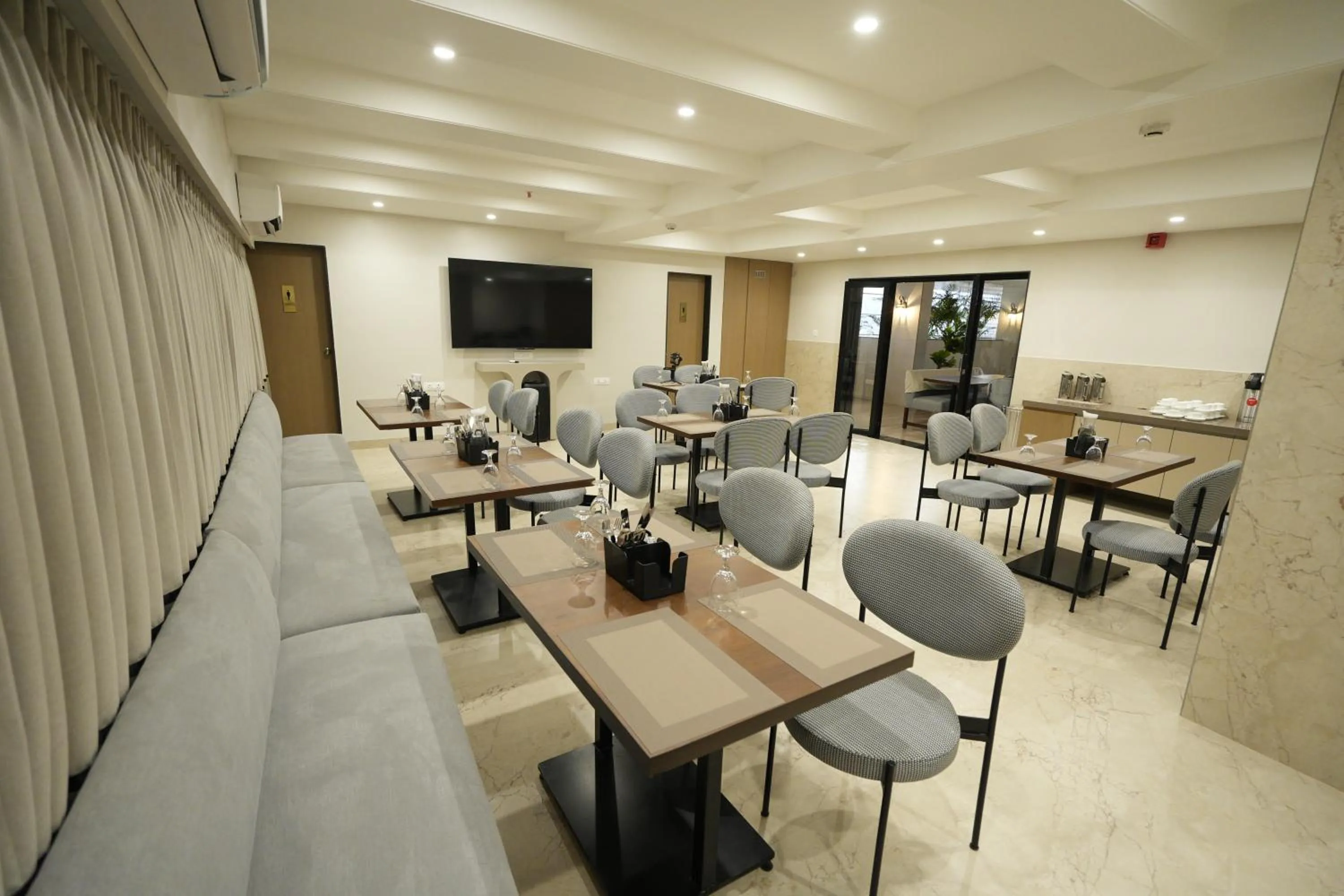 Restaurant/places to eat in SIVANTA by BOMBAY GROUP OF HOTELS NAGPUR