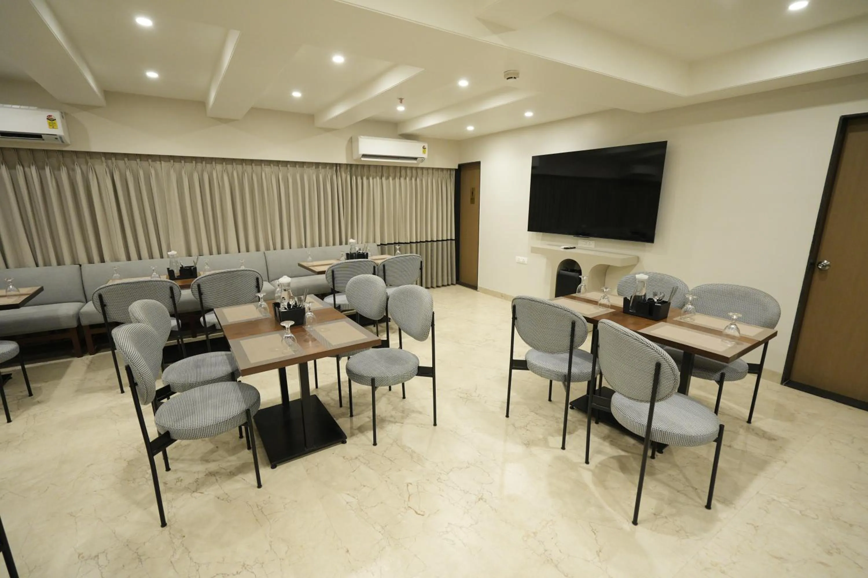 Restaurant/places to eat in SIVANTA by BOMBAY GROUP OF HOTELS NAGPUR