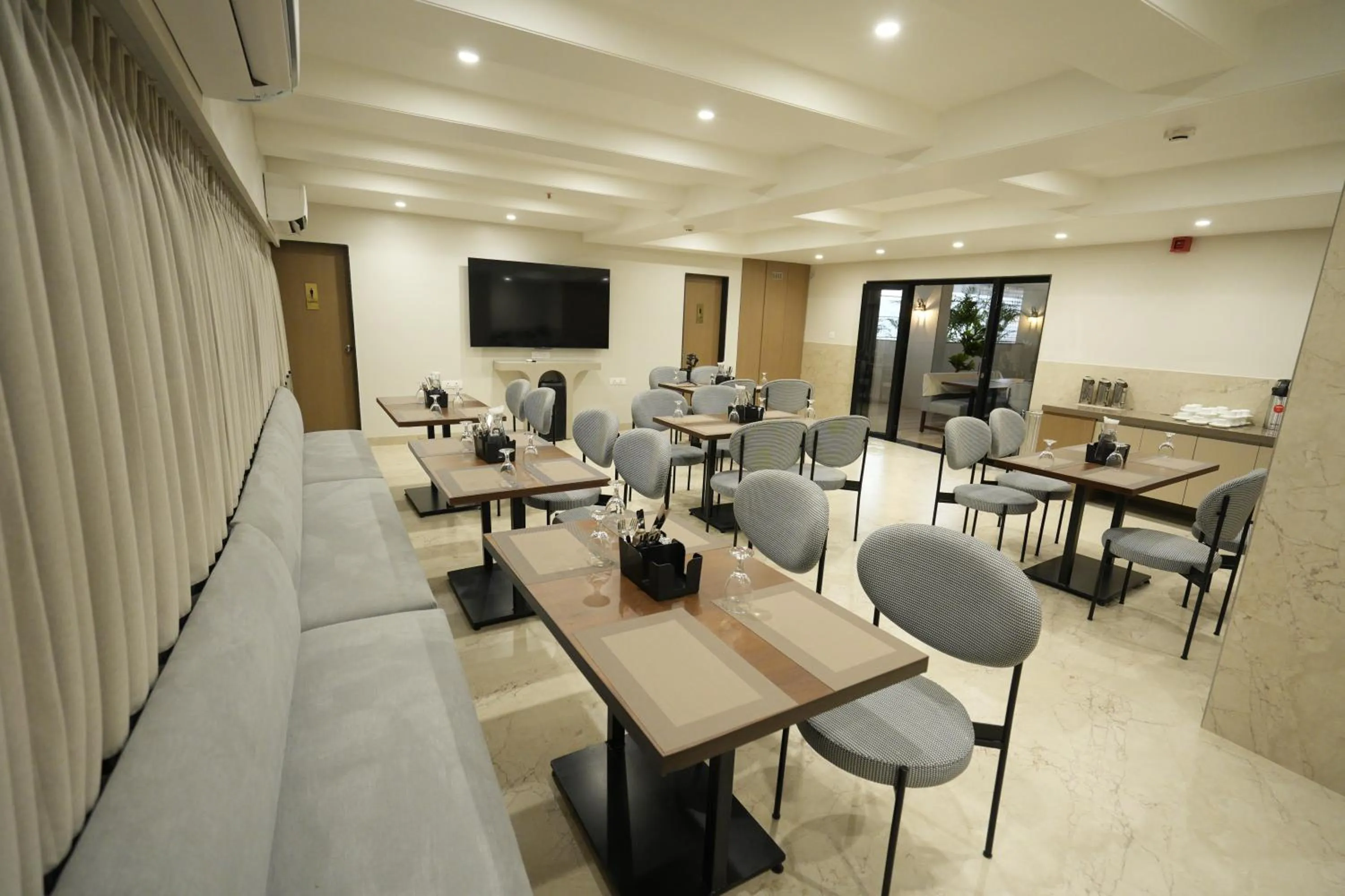 Restaurant/places to eat in SIVANTA by BOMBAY GROUP OF HOTELS NAGPUR