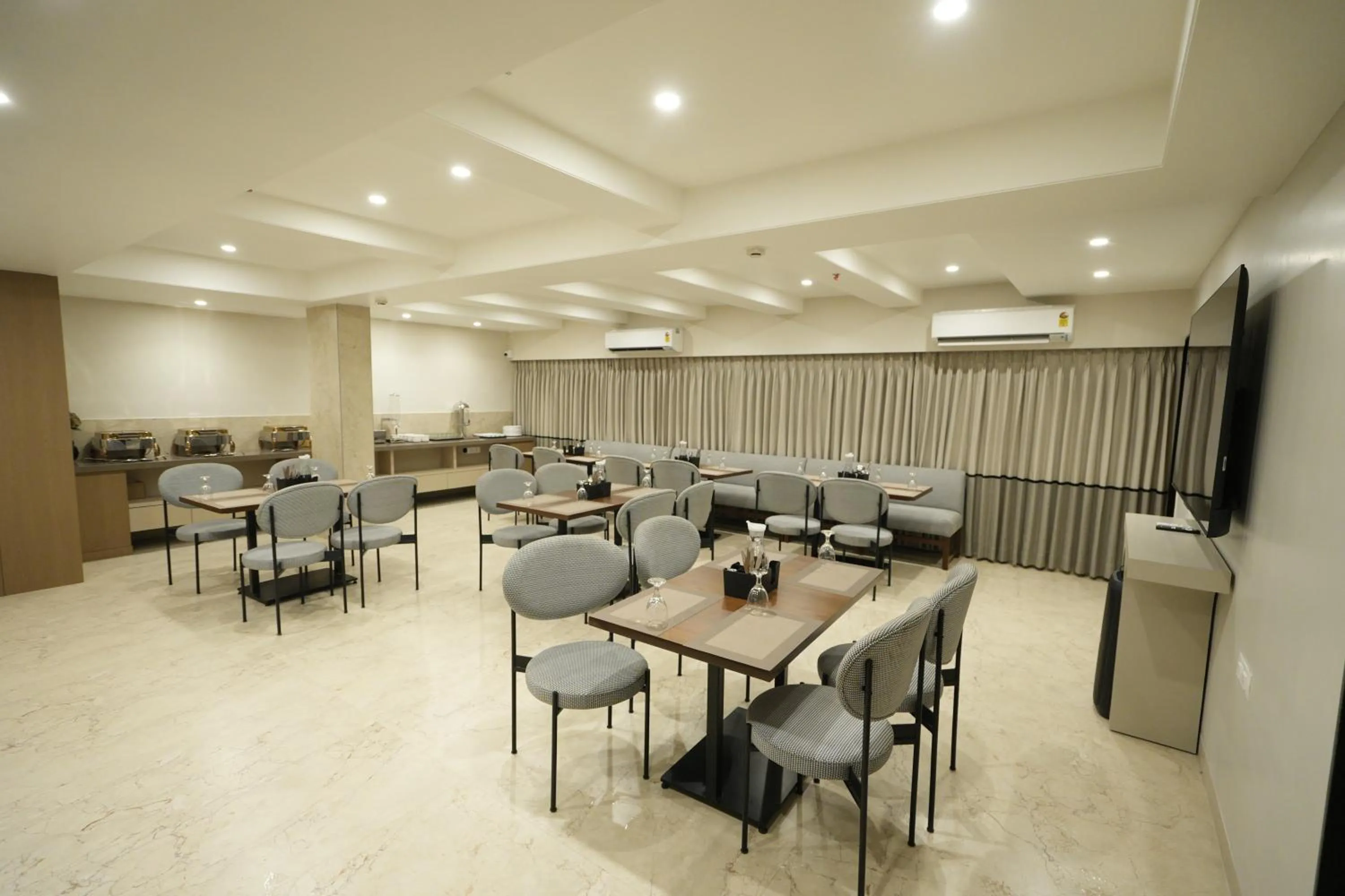 Restaurant/places to eat in SIVANTA by BOMBAY GROUP OF HOTELS NAGPUR