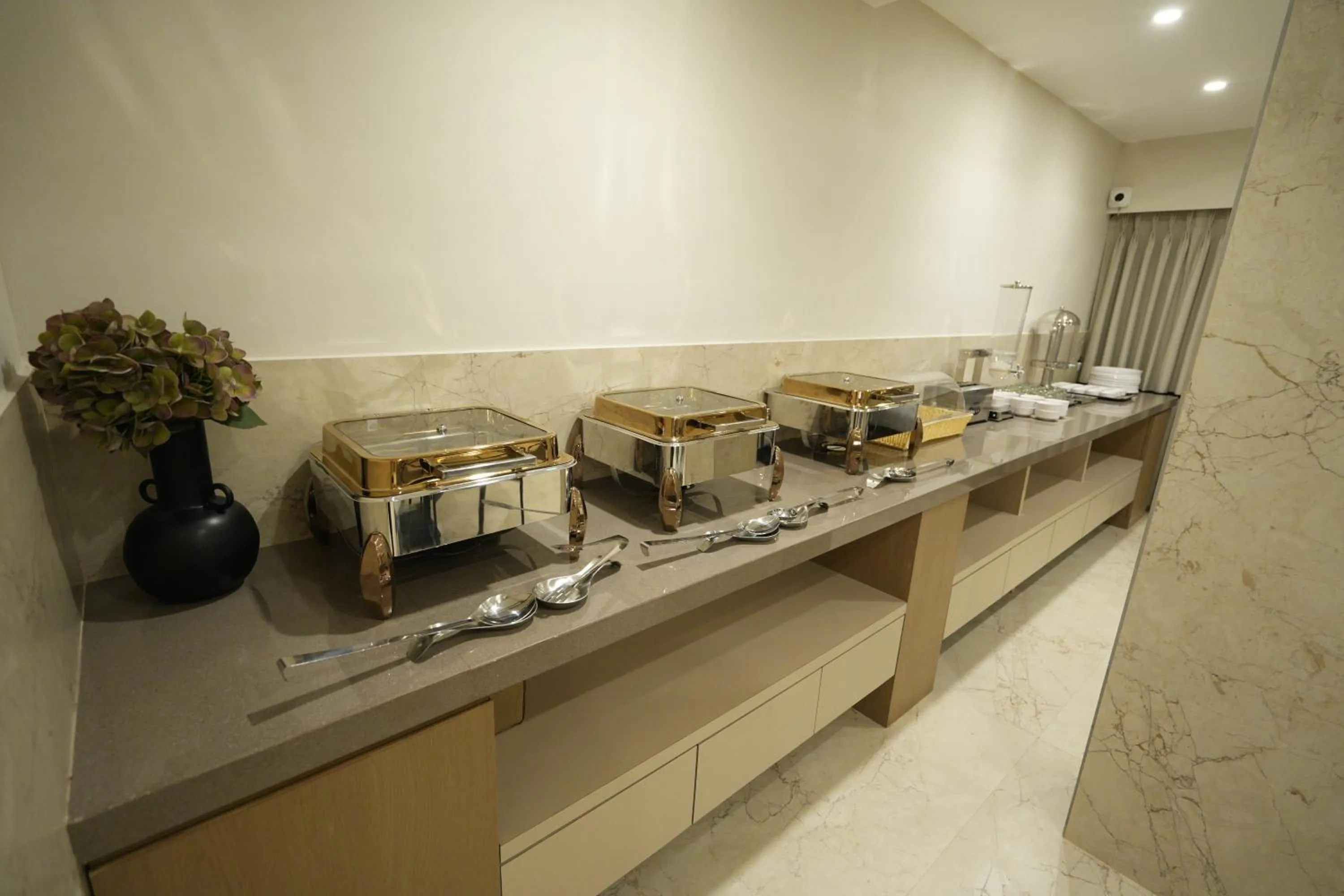 Buffet breakfast in SIVANTA by BOMBAY GROUP OF HOTELS NAGPUR